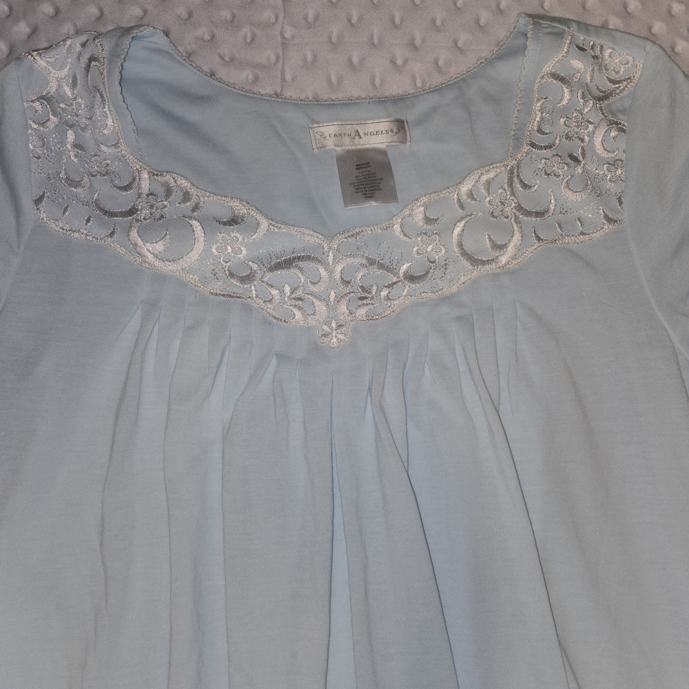 Earth Angels Gown Womens Medium Blue Embroidered Jersey Short Sleeve Nightgown